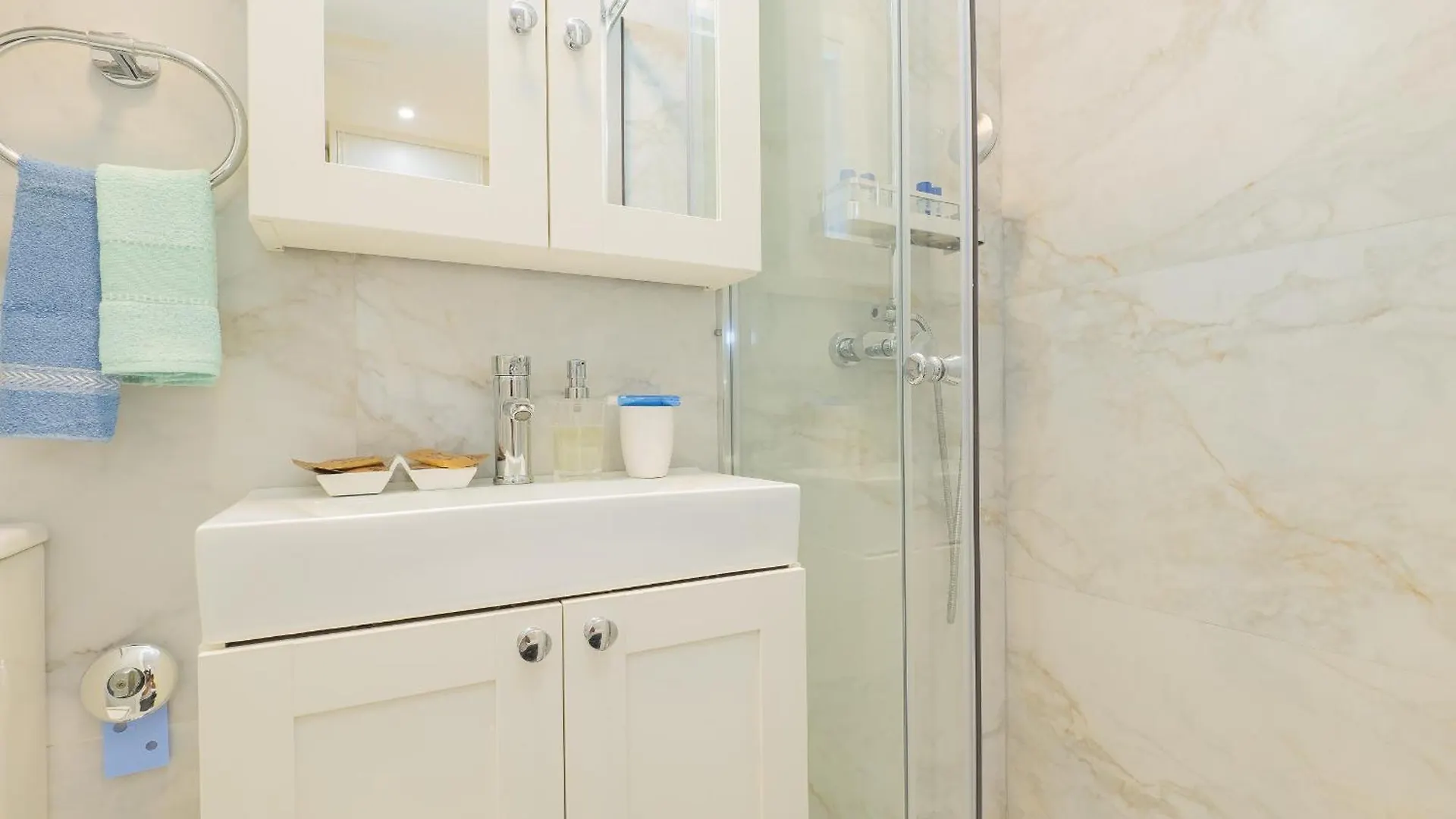 Cubo'S Poseidon Apartment 3 & Pool 贝纳尔马德纳