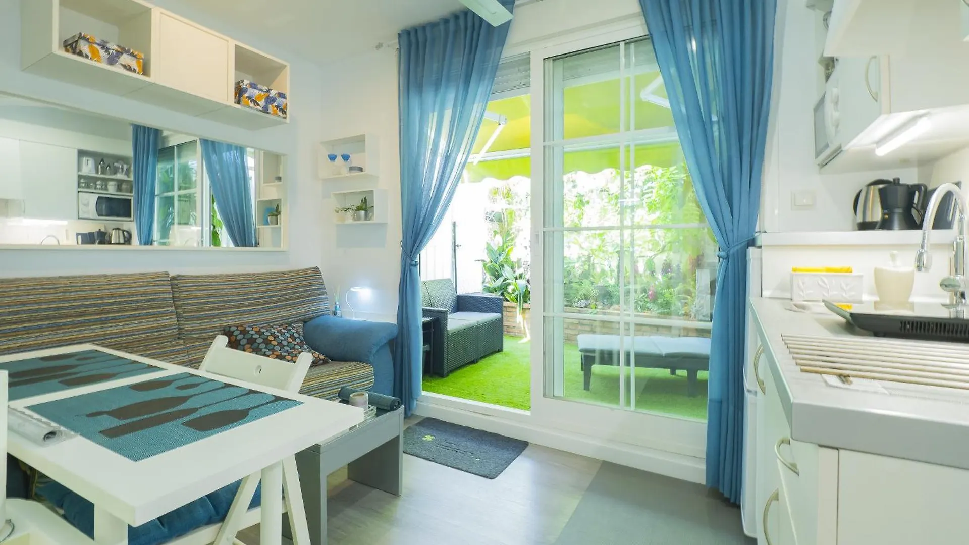 Cubo'S Poseidon Apartment 3 & Pool 贝纳尔马德纳