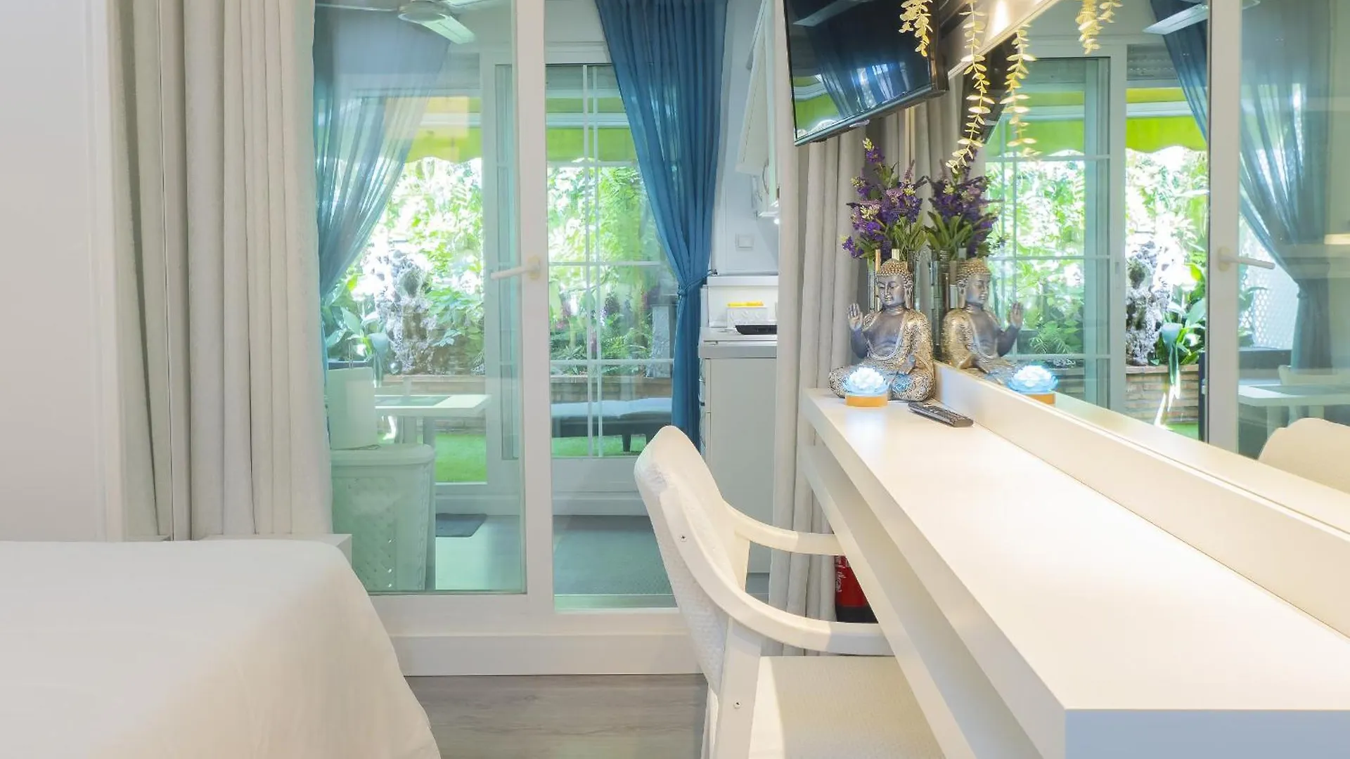 Cubo'S Poseidon Apartment 3 & Pool 贝纳尔马德纳 招待所